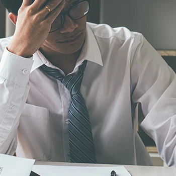 Stressed businessman waiting for processing time