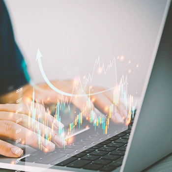 A man trading stocks on his laptop