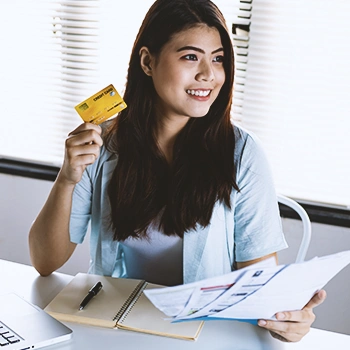 A woman notifying creditors and settling outstanding debts