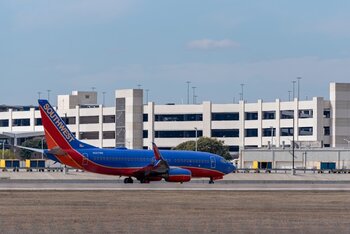 southwest_airline_airplane_taxing